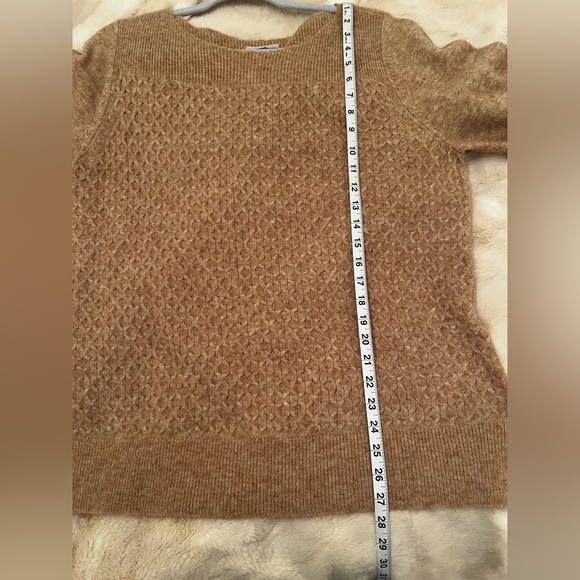 🆕 New Listing! Light Tan Soft sweater in waffle design - Picture 6 of 7